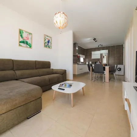 Ledicia Villa Playa Blanca
